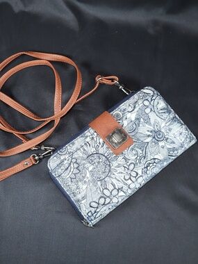 Sakroots Tech it Out Phone Case Wallet Crossbody Bag